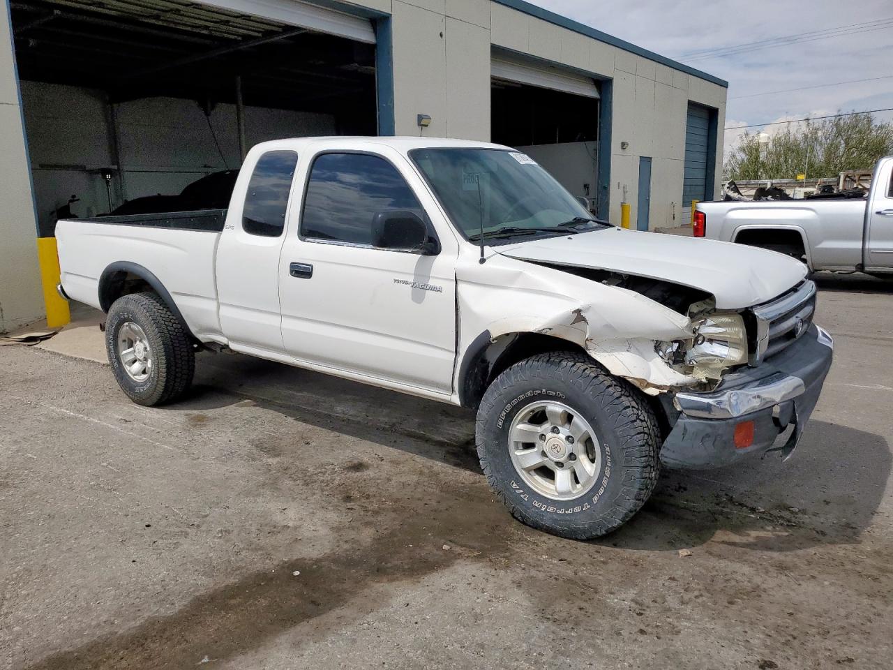 2000 Toyota Tacoma VIN 4TAWN72N0YZ684354 photo 4