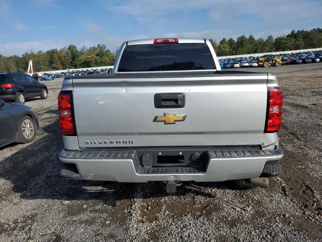 2017 Chevrolet All models VIN 3GCUKREC4HG141552 photo 6