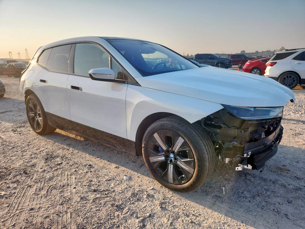 2025 BMW Ix xdrive5 VIN WB523CF08SCS46185 photo 4