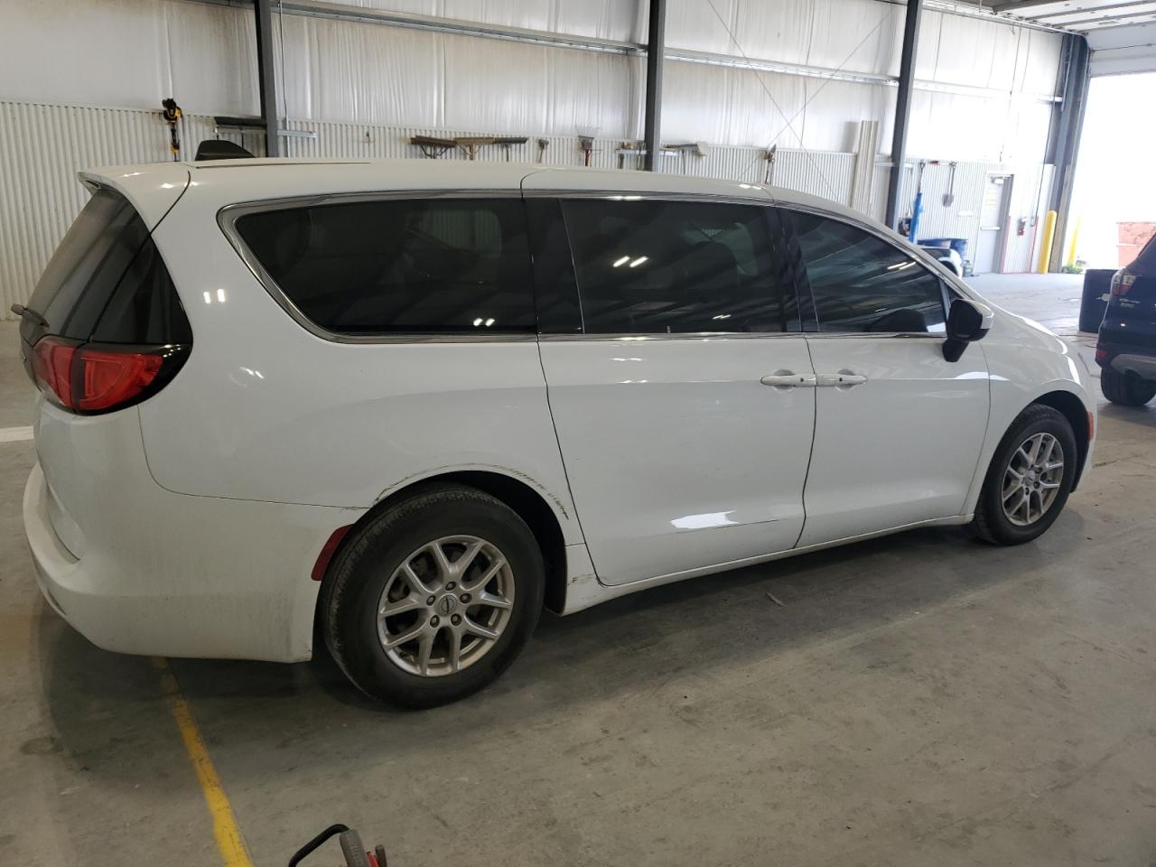 2023 Chrysler Minivan VIN 2C4RC1CG4PR549195 photo 3