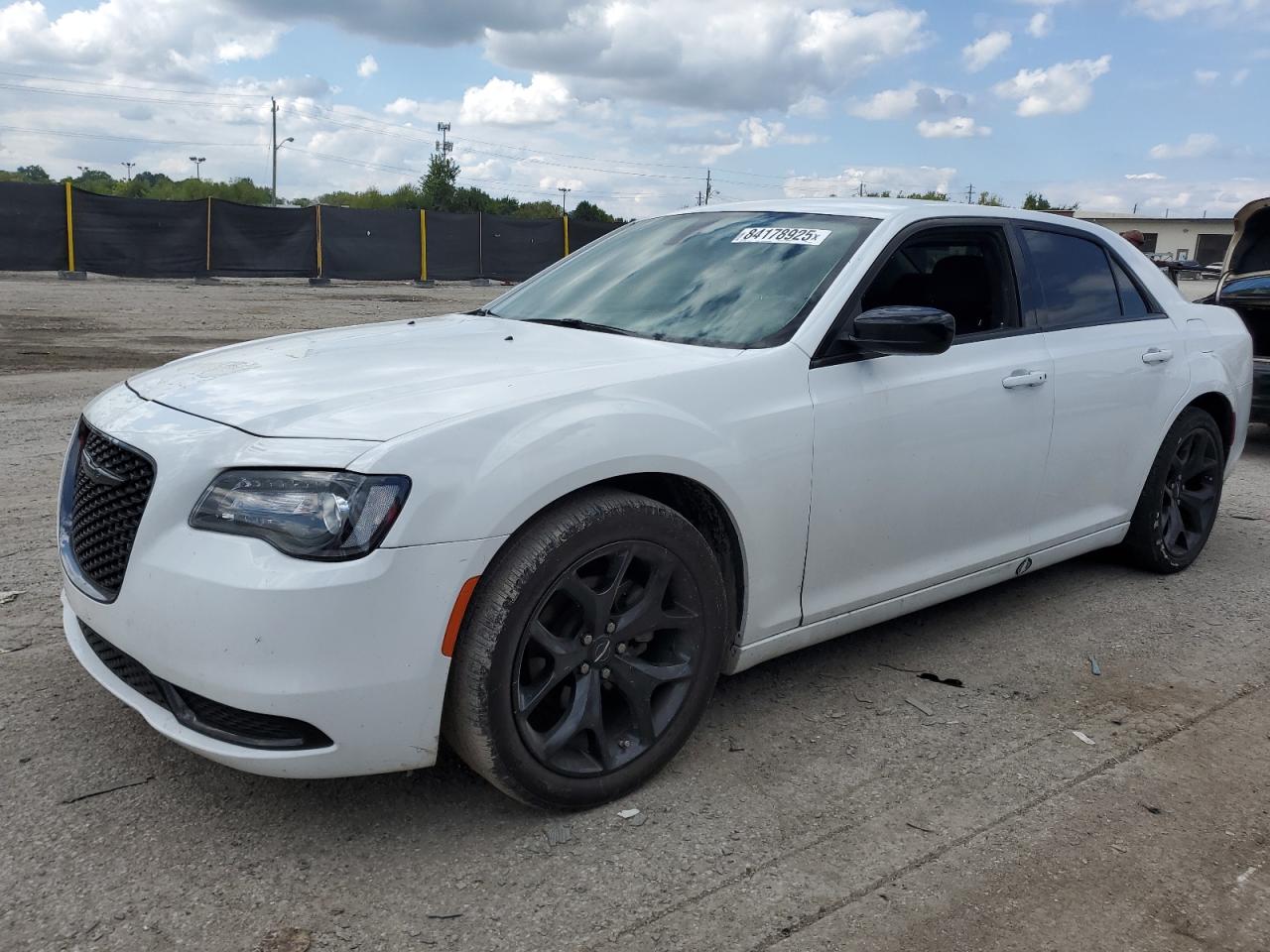 2022 Chrysler 300 VIN 2C3CCAAG4NH134197 photo 1