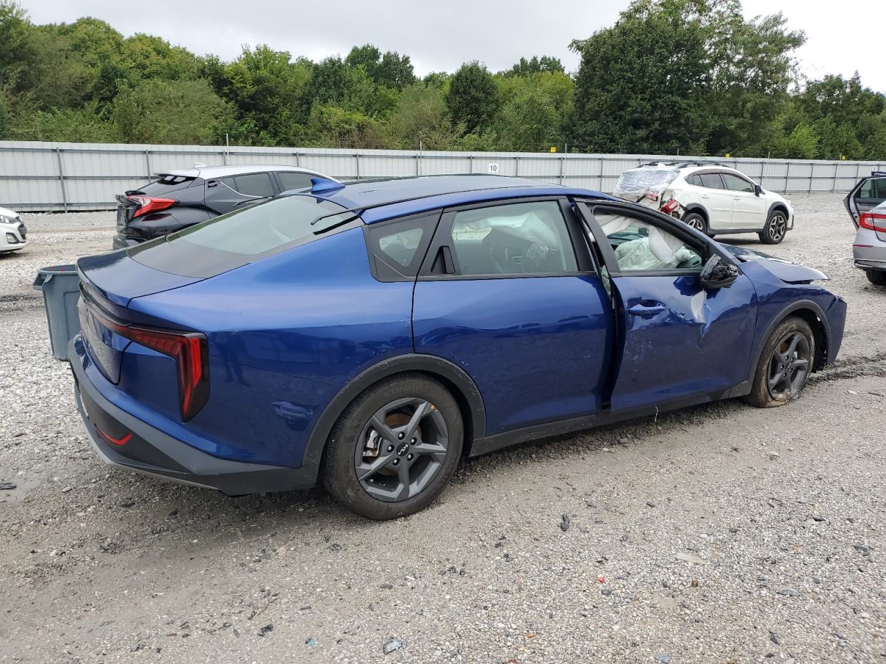 2025 Kia All other VIN 3KPFT4DE8SE097733 photo 3