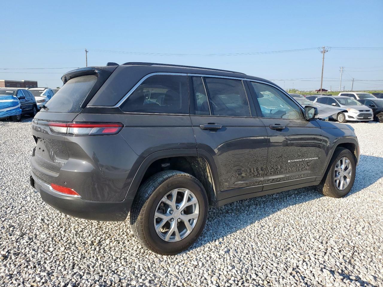 2023 Jeep Cherokee VIN 1C4RJHBG0P8882294 photo 3