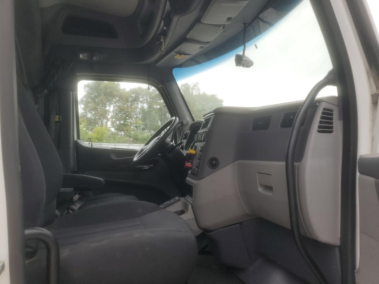 2017 PETERBILT All models VIN 1XPBDP9X6HD422637 photo 5