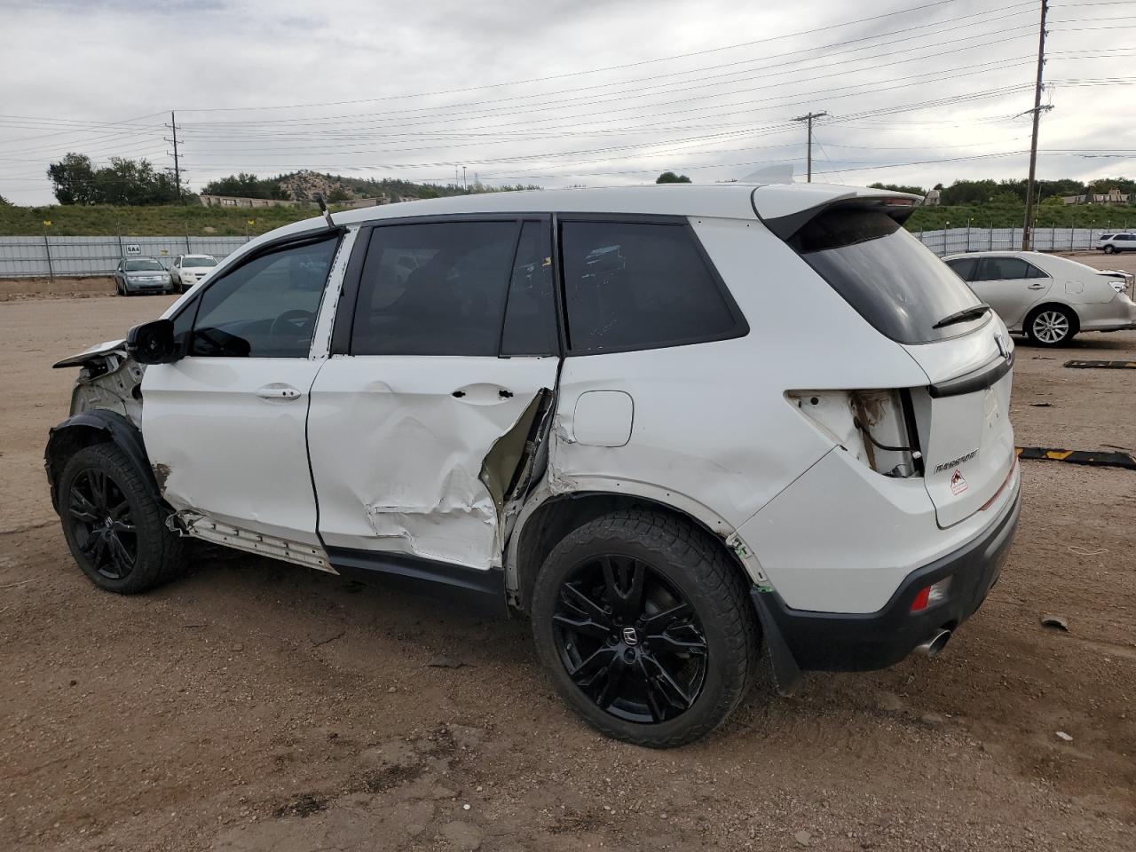 2021 Honda Passport VIN 5FNYF8H25MB001089 photo 2