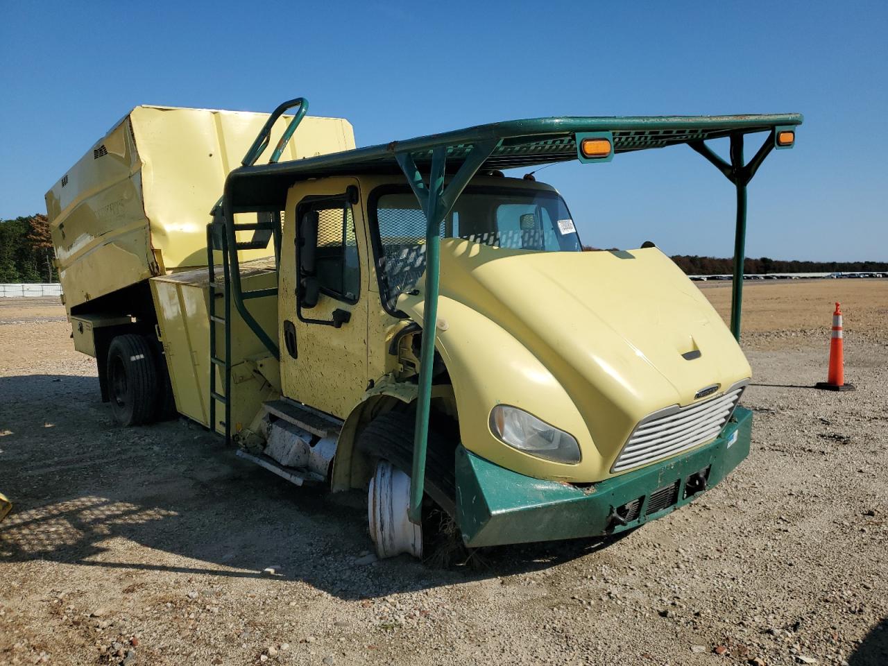 2013 FREIGHTLINER All other VIN 1FVACXDT5DHFB1979 photo 4