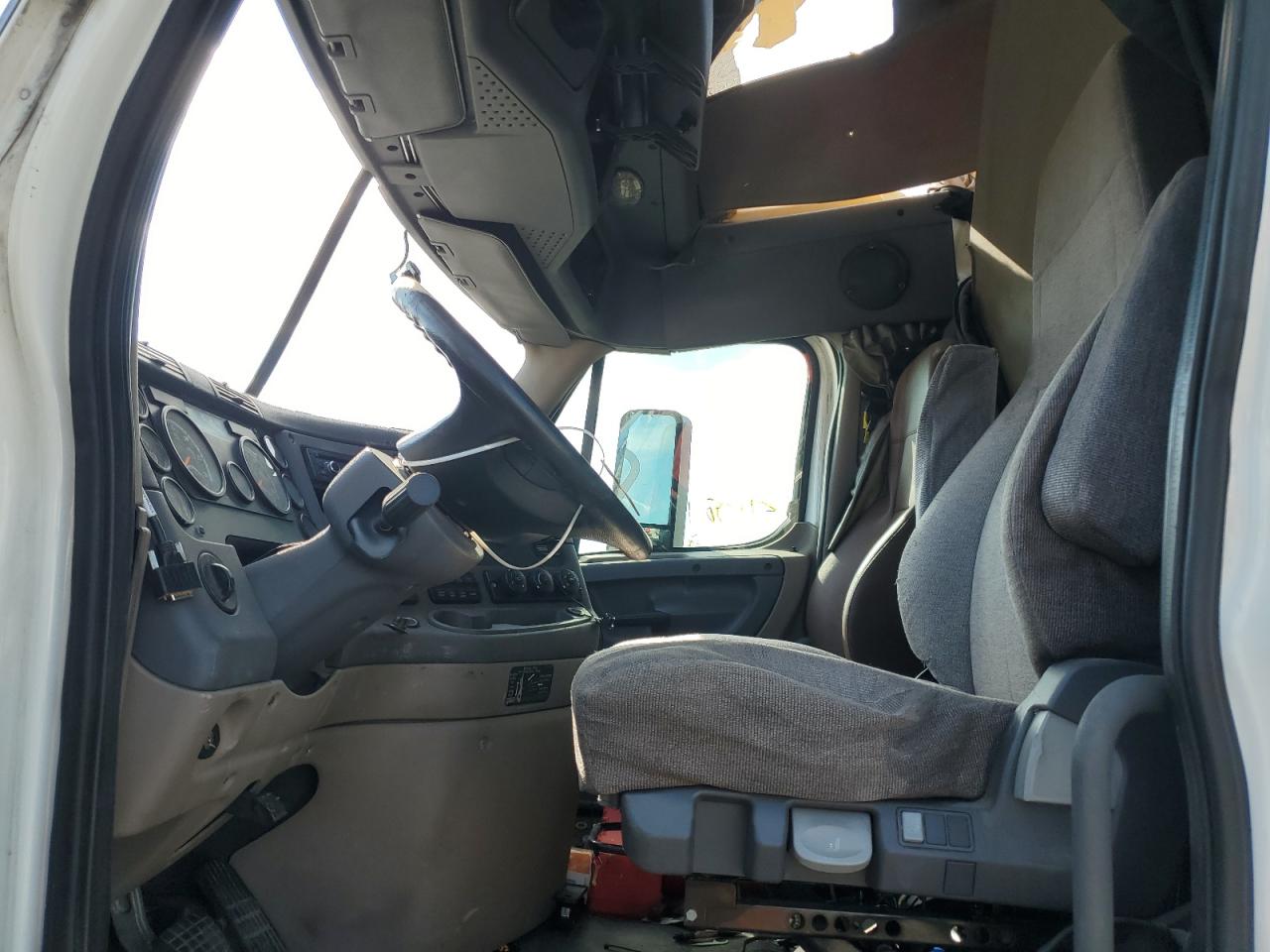 2016 FREIGHTLINER All other VIN 3AKJGLDR9GSHD7566 photo 5