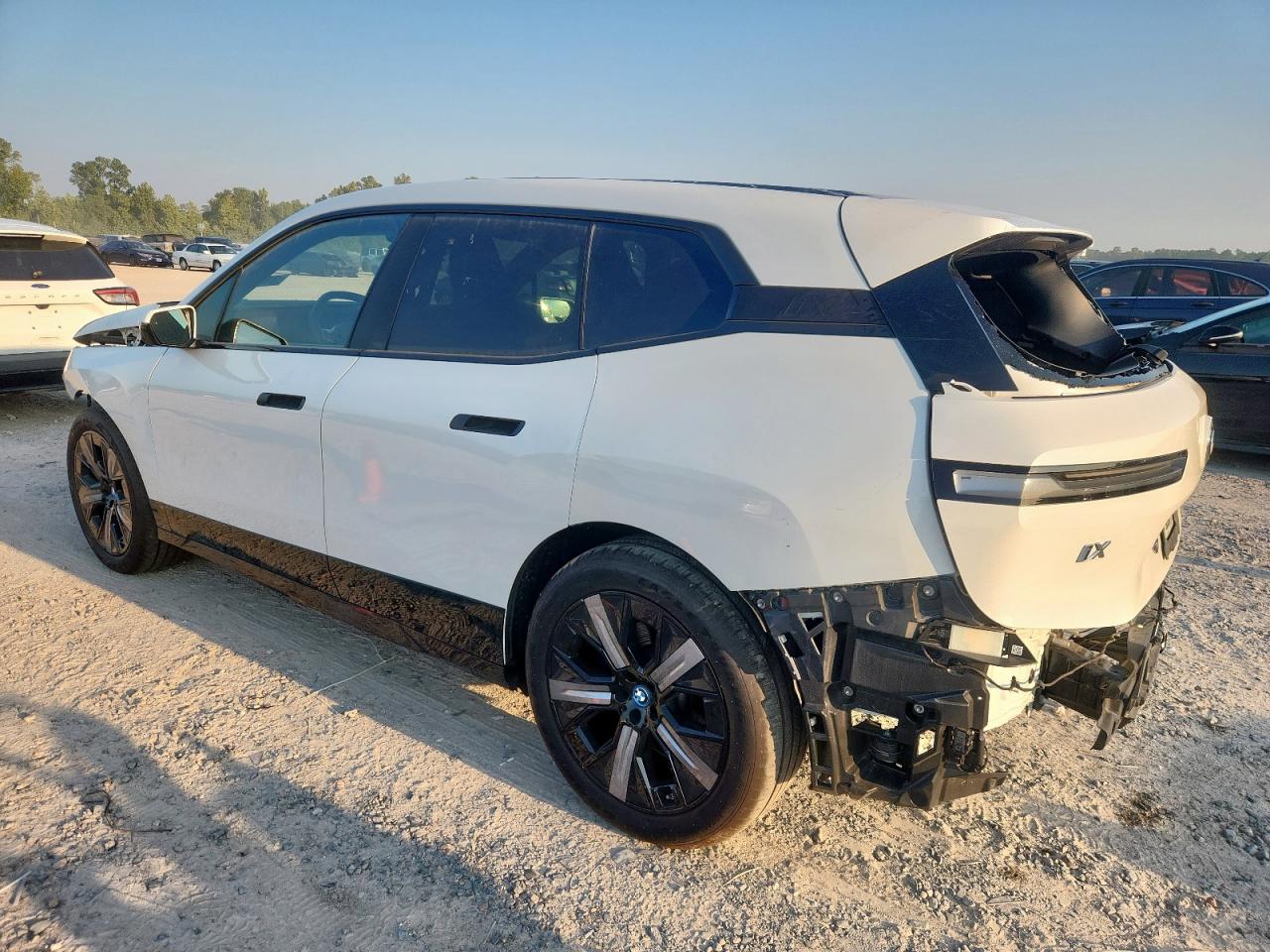 2025 BMW Ix xdrive5 VIN WB523CF08SCS46185 photo 2
