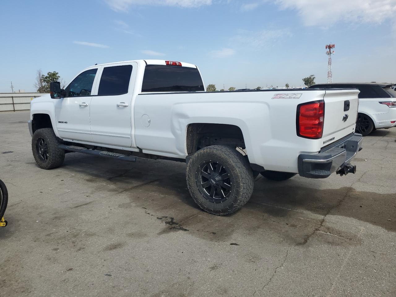 2016 Chevrolet All models VIN 1GC4KZEG9GF106783 photo 2