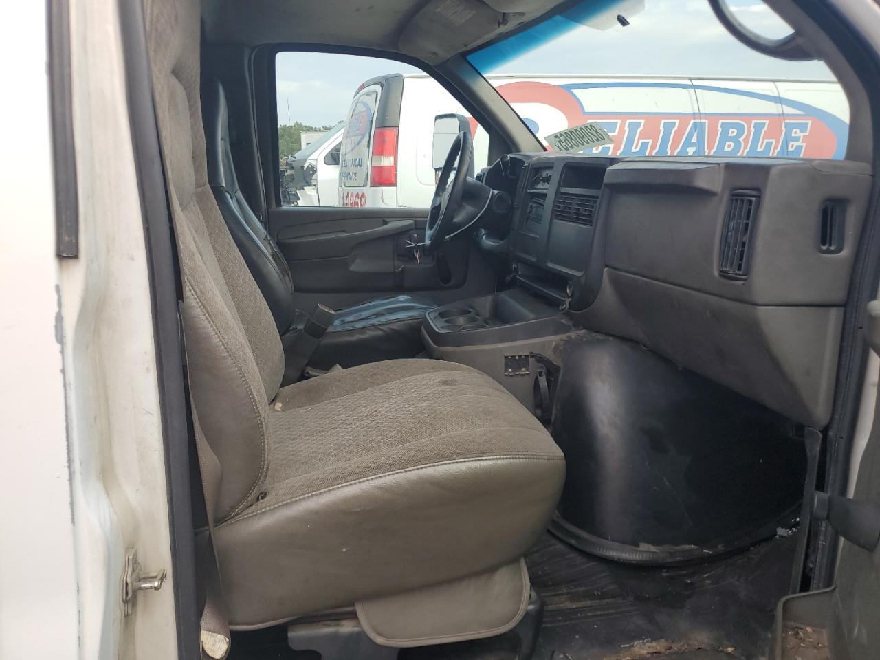 2006 CHEVROLET Express VIN 1GBJG312961164033 photo 5