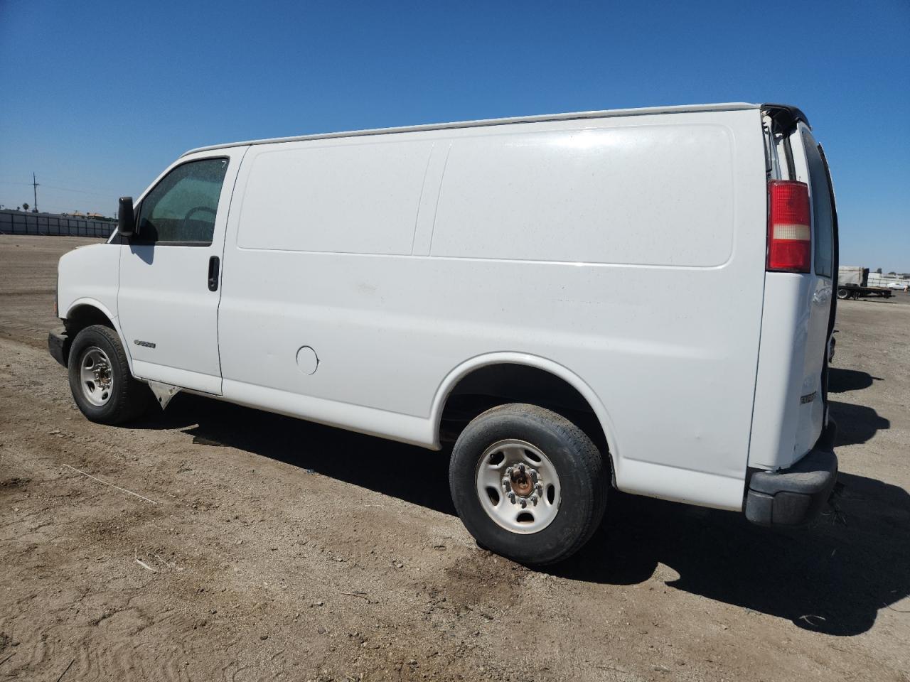 2006 CHEV Express VIN 1GCHG35U361166253 photo 2