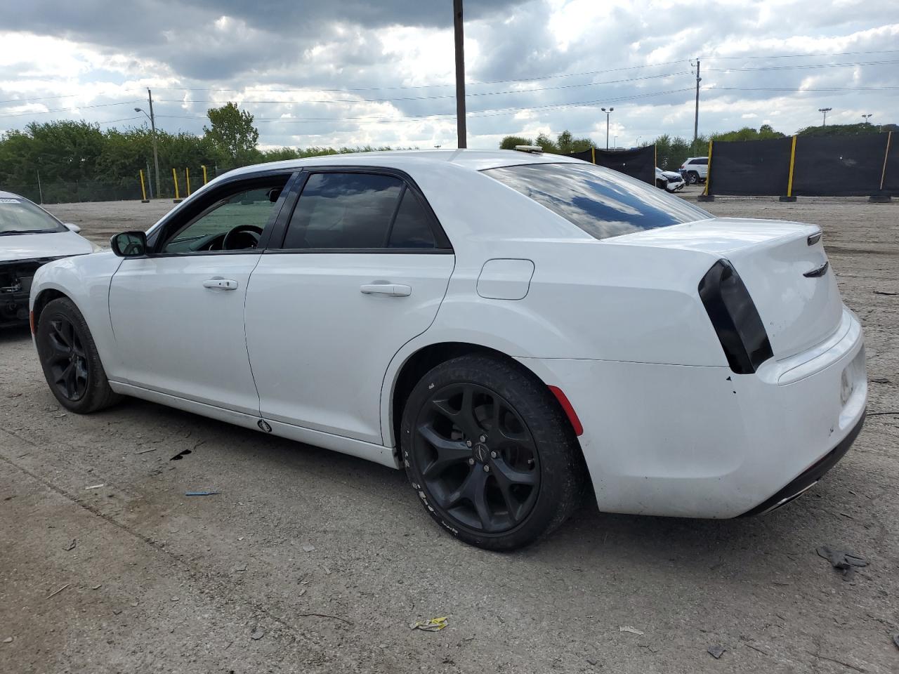 2022 Chrysler 300 VIN 2C3CCAAG4NH134197 photo 2