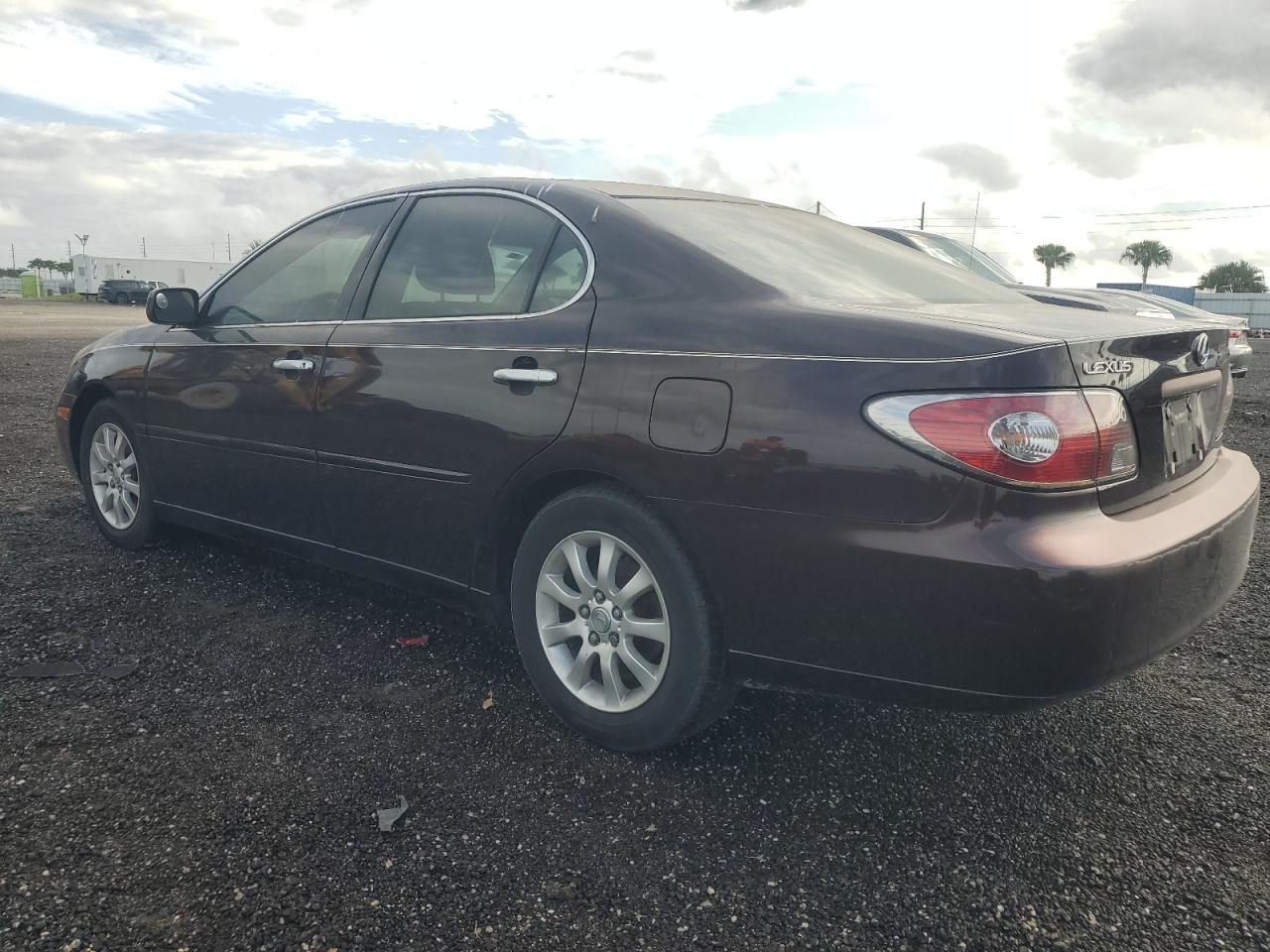 2003 Lexus Es300 VIN JTHBF30G136013815 photo 2