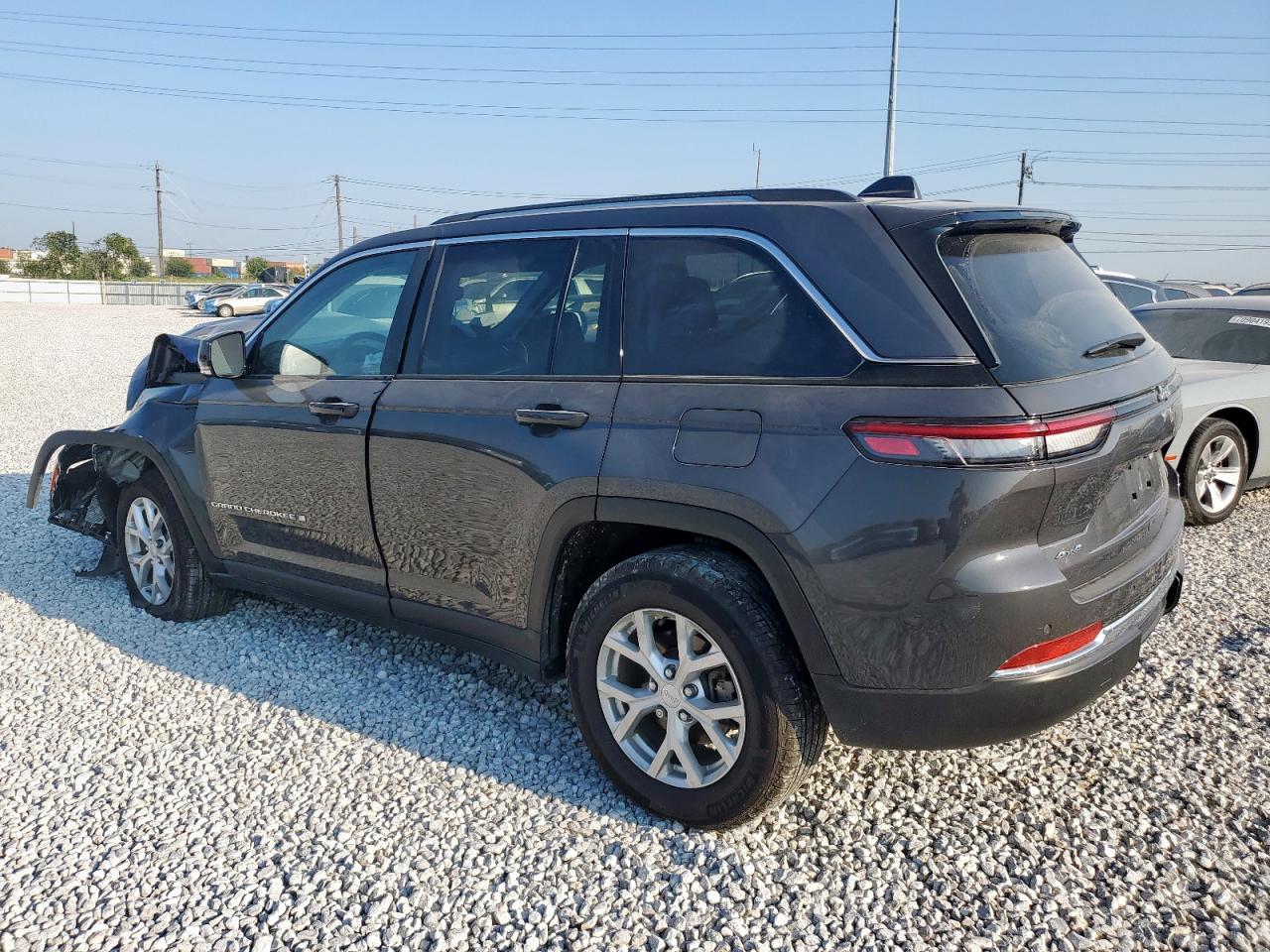 2023 Jeep Cherokee VIN 1C4RJHBG0P8882294 photo 2