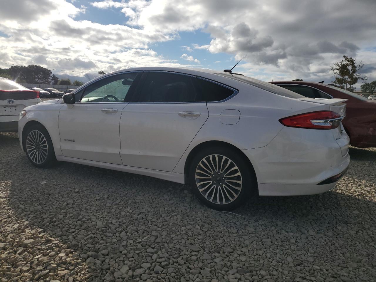 2018 Ford Fusion VIN 3FA6P0RU2JR150811 photo 2