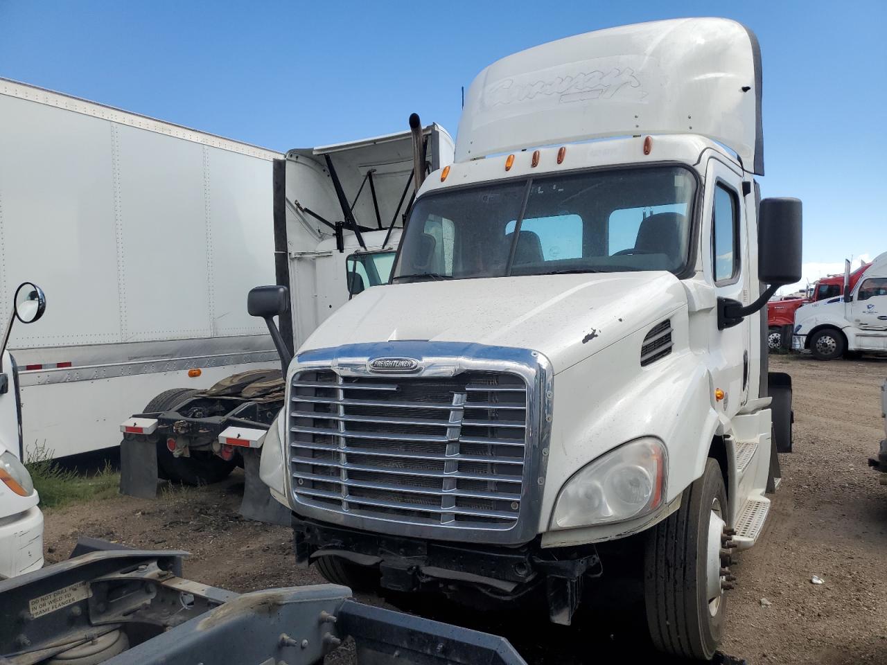 2015 FREIGHTLINER All models VIN 3AKBGADV6FSGU9440 photo 2