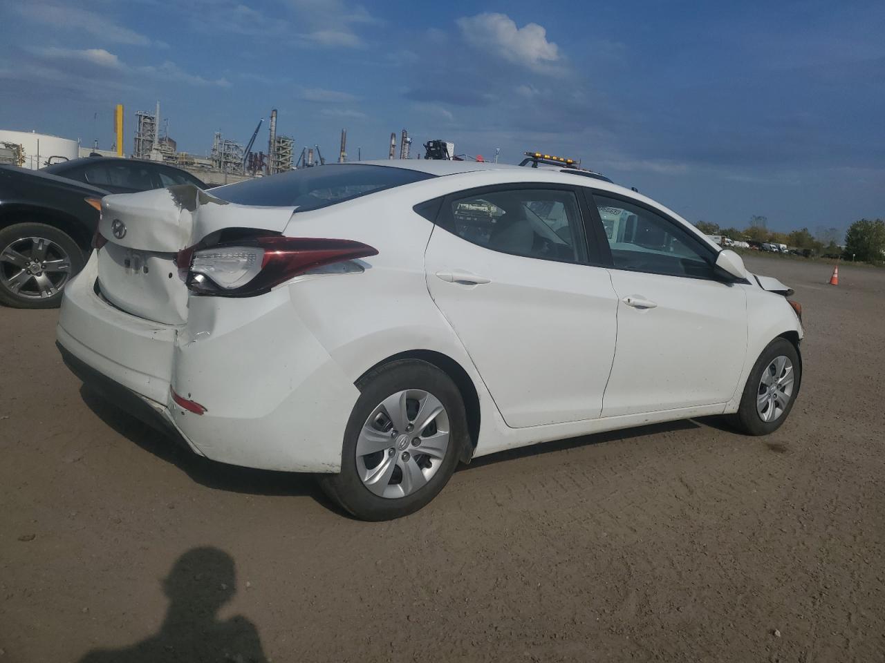 2015 Hyundai Elantra VIN 5NPDH4AE0FH591695 photo 3