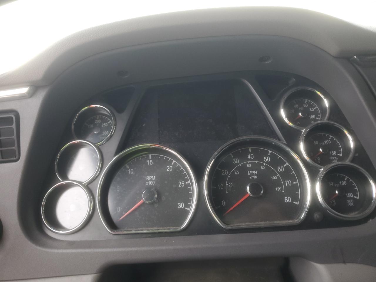 2017 PETERBILT All models VIN 1XPBDP9X6HD422637 photo 8