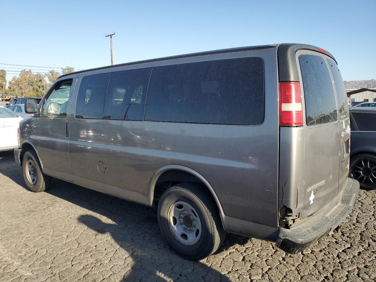 2008 CHEV Express VIN 1GAGG25K081202304 photo 2
