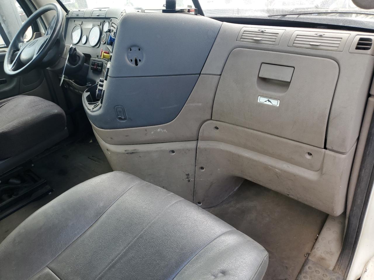 2015 FREIGHTLINER All models VIN 3AKBGADV6FSGU9440 photo 5