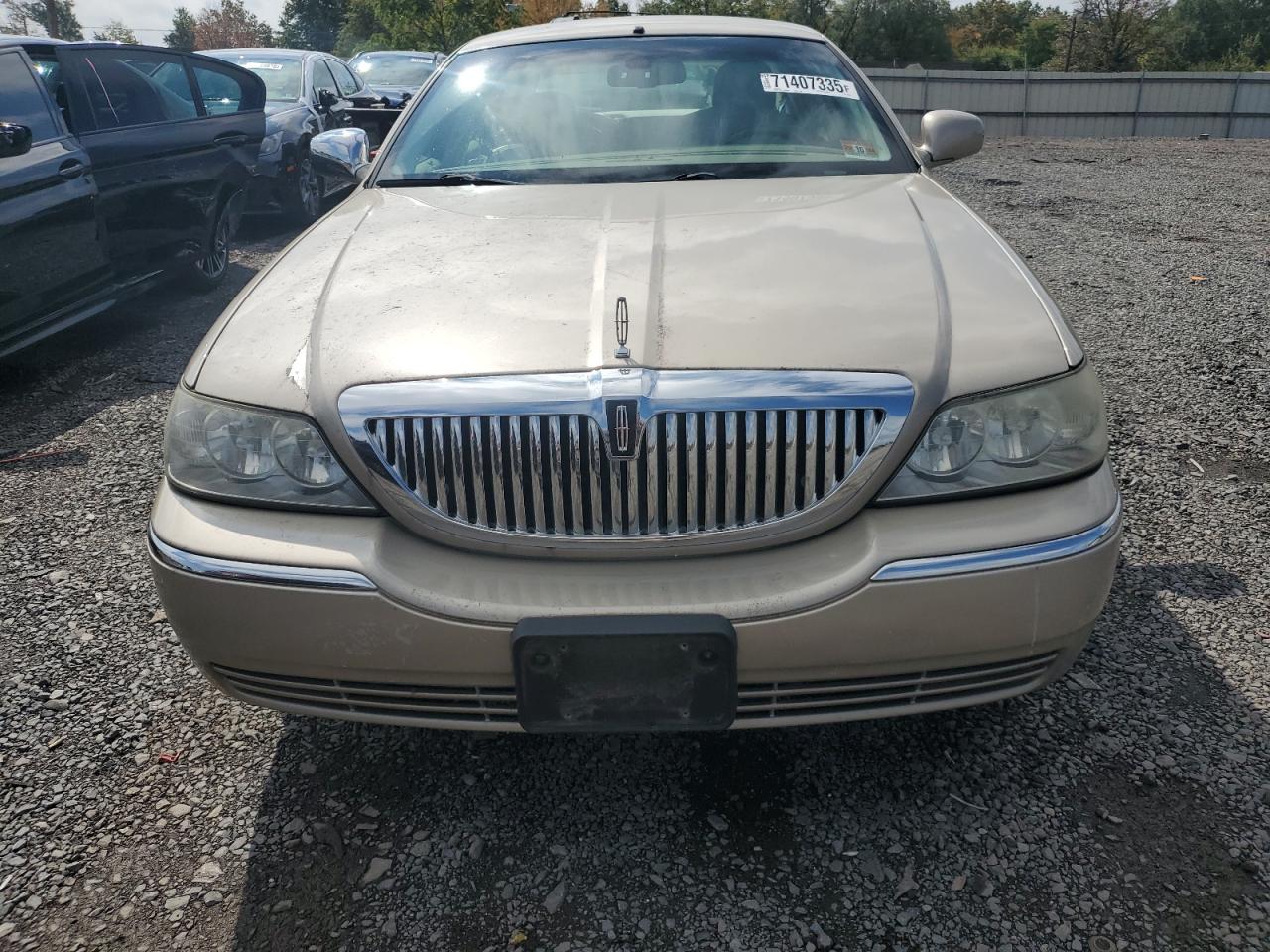 2008 Lincoln Towncar VIN 2LNHM82V38X648732 photo 5