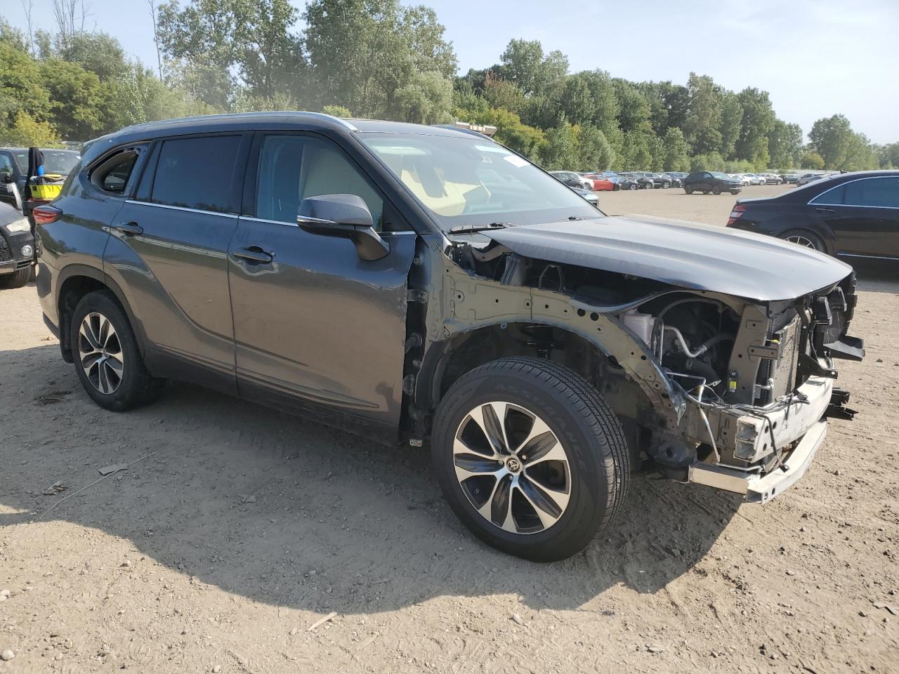 2022 Toyota Highlander VIN 5TDHZRBH0NS227886 photo 4