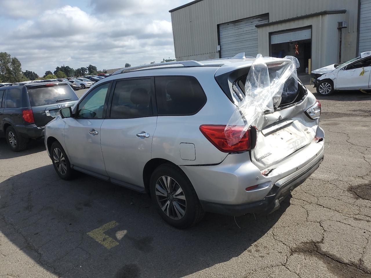 2019 Niss Pathfinder VIN 5N1DR2MM0KC613734 photo 2