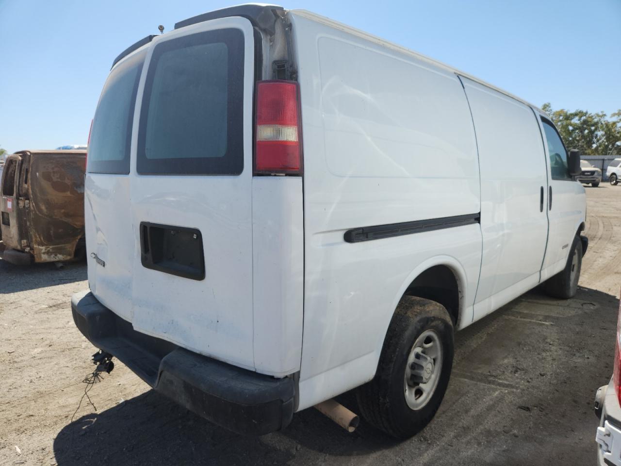 2006 CHEV Express VIN 1GCHG35U361166253 photo 10