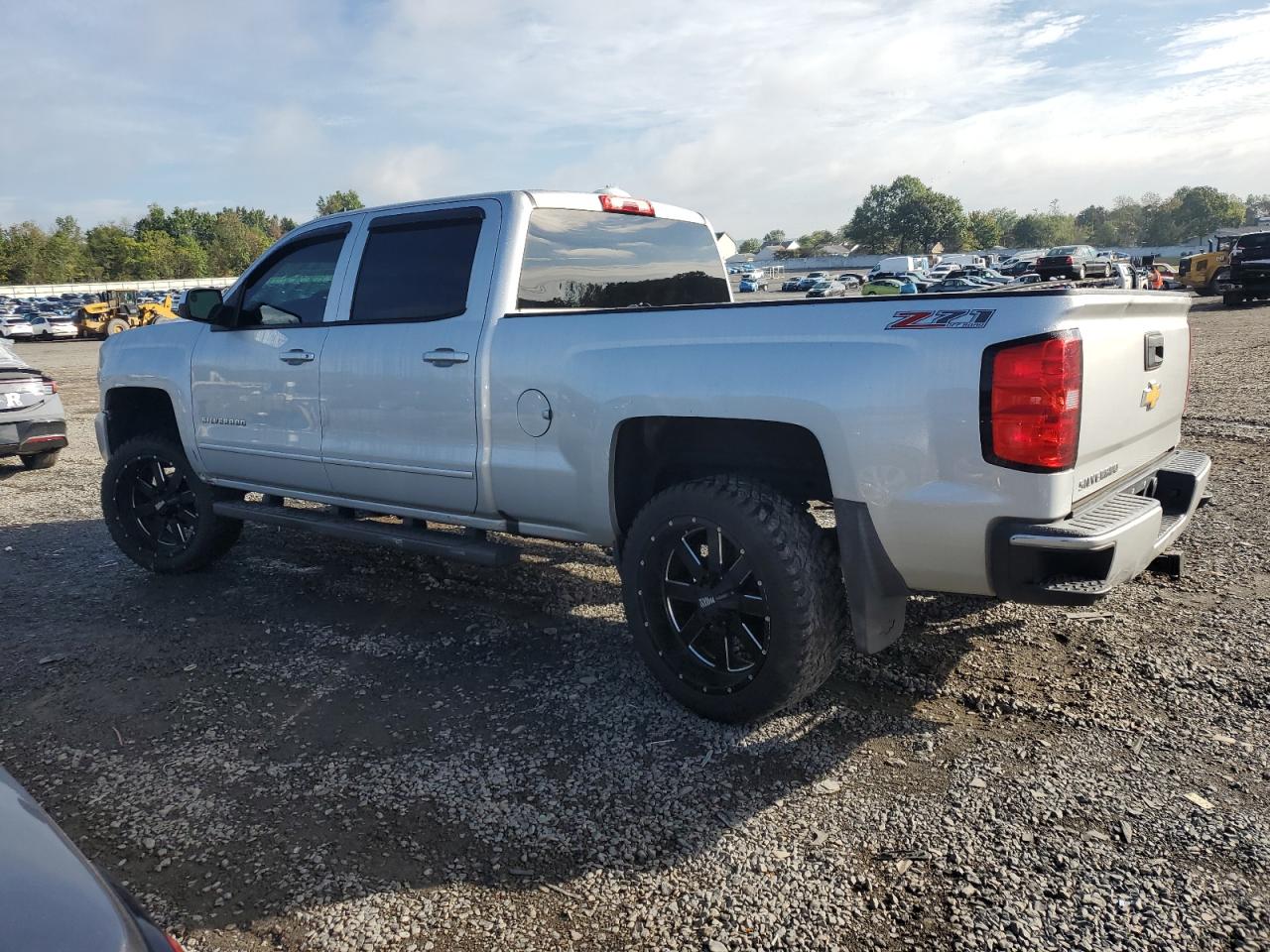 2017 Chevrolet All models VIN 3GCUKREC4HG141552 photo 2