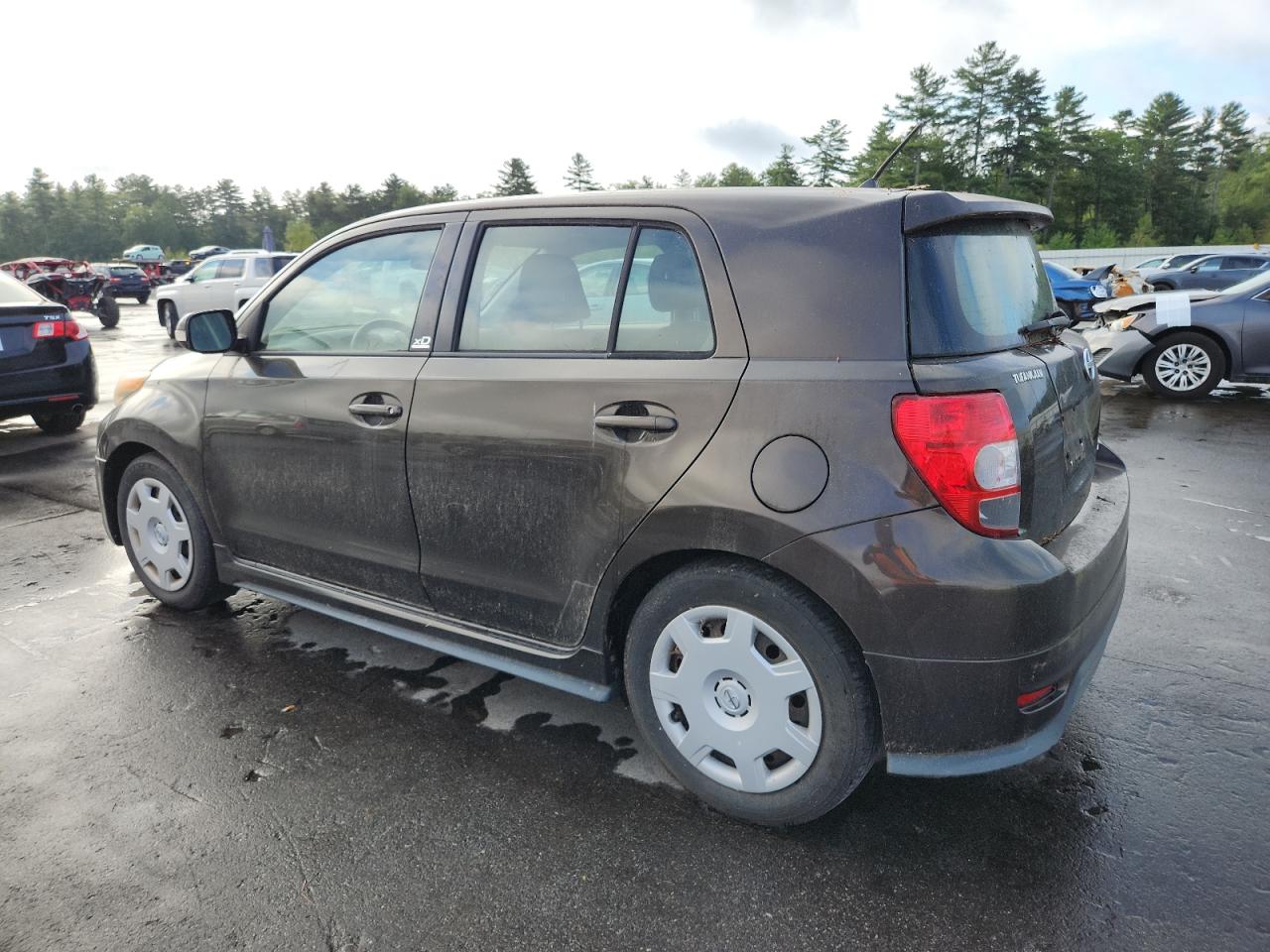 2011 Scion Xd VIN JTKKU4B43B1008085 photo 2