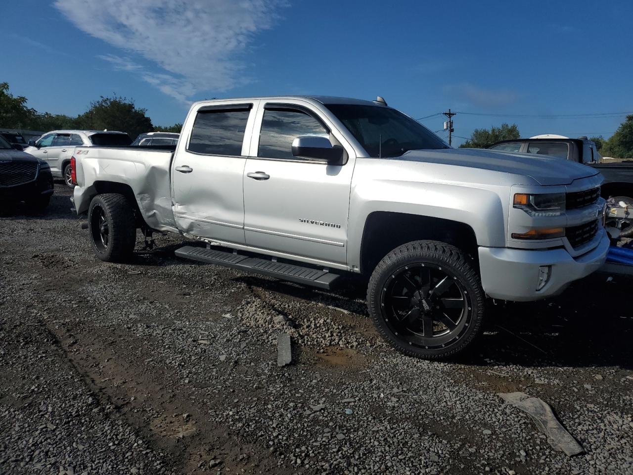 2017 Chevrolet All models VIN 3GCUKREC4HG141552 photo 4