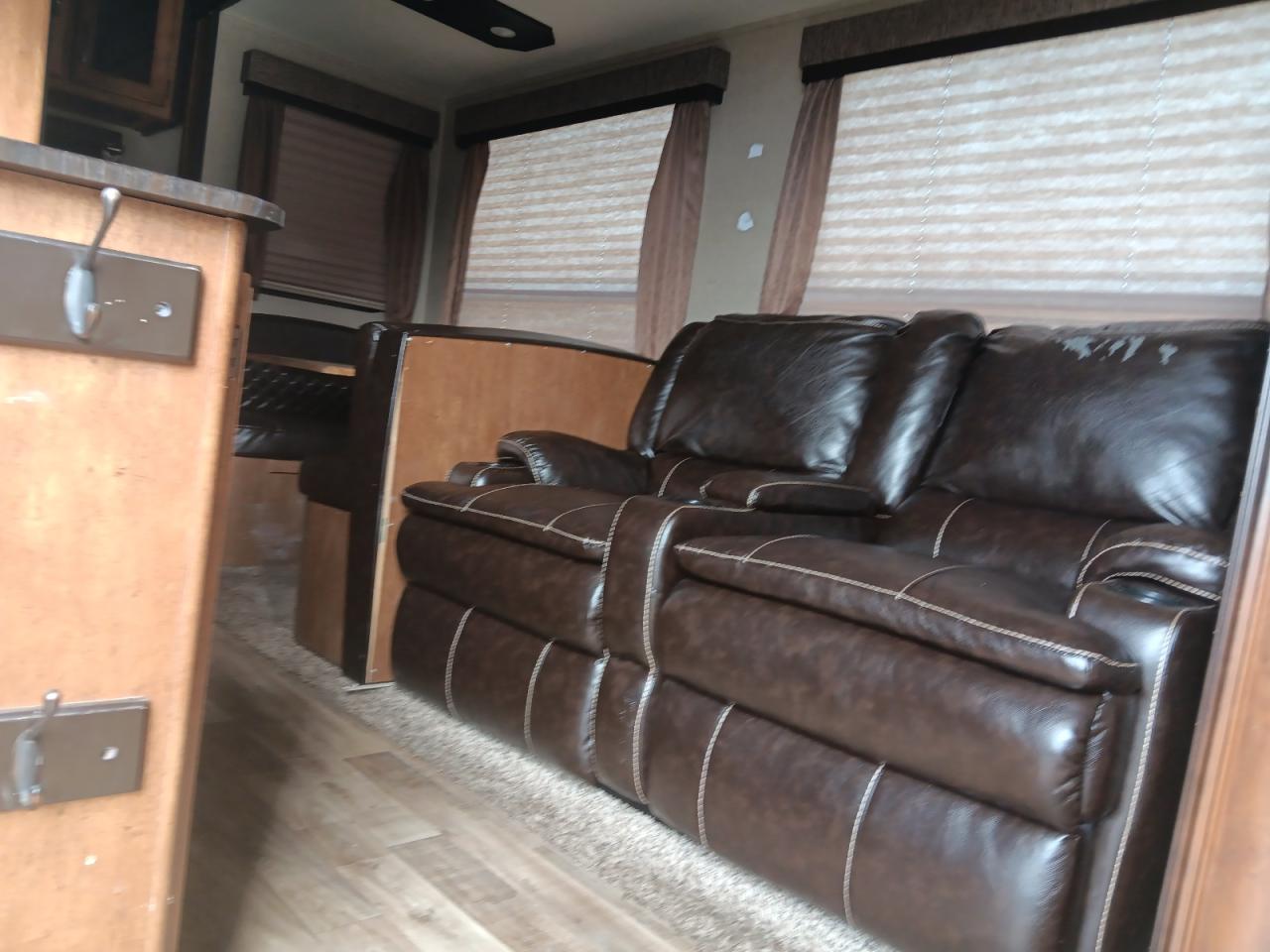 2016 GRAND Reflection VIN 573FR3426G3306425 photo 6