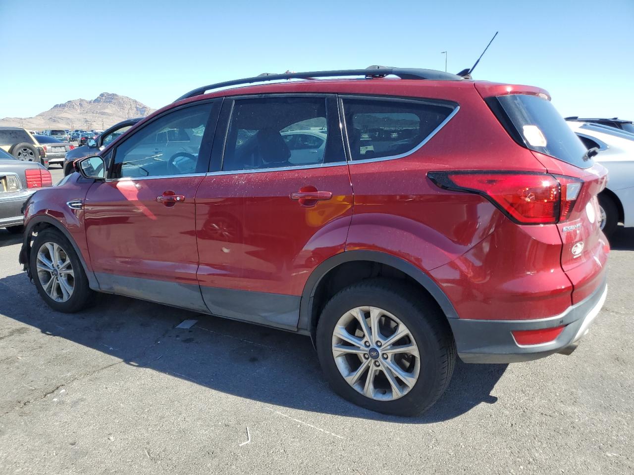 2019 Ford Escape VIN 1FMCU0HD6KUA72031 photo 2