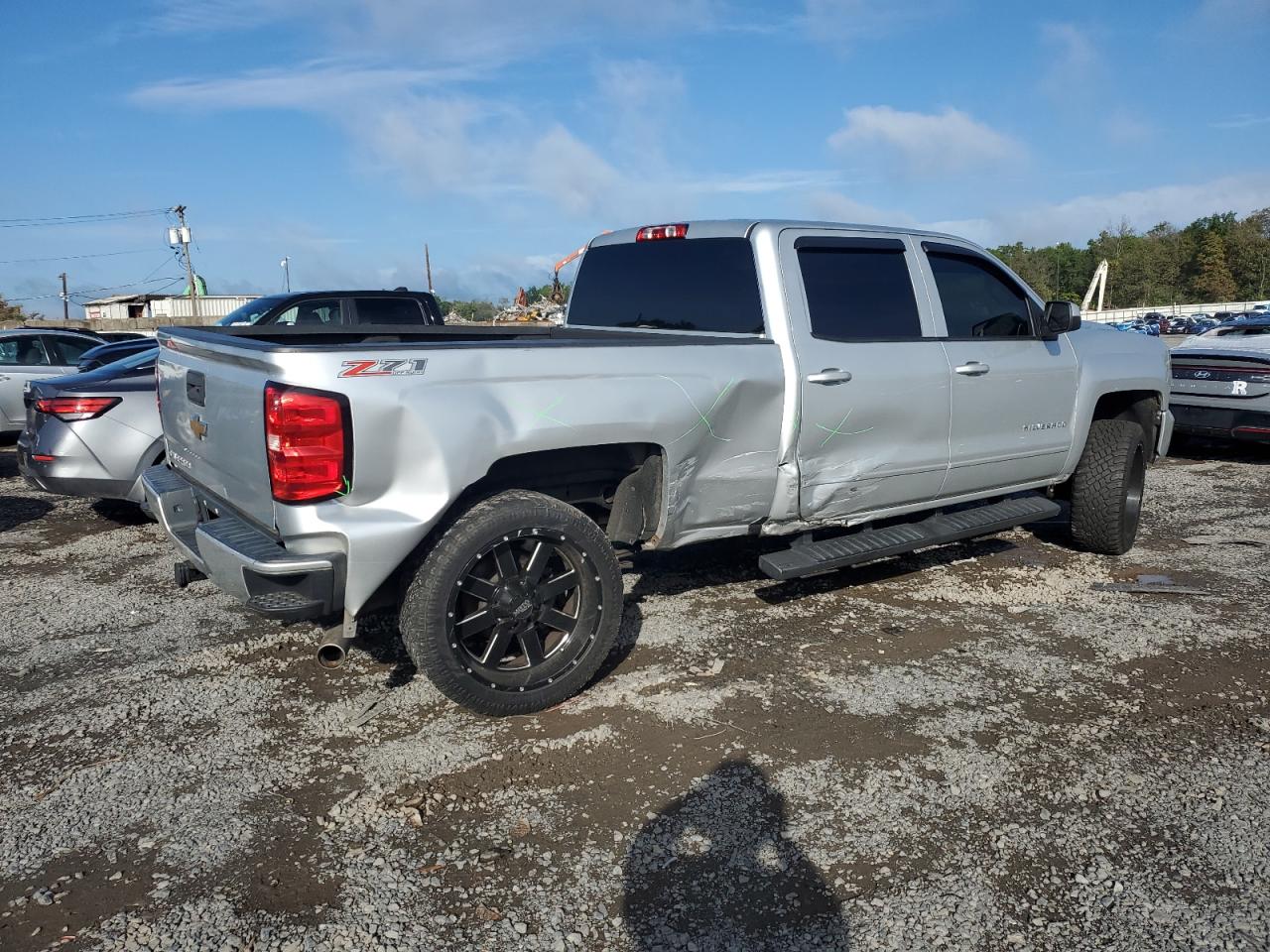 2017 Chevrolet All models VIN 3GCUKREC4HG141552 photo 3