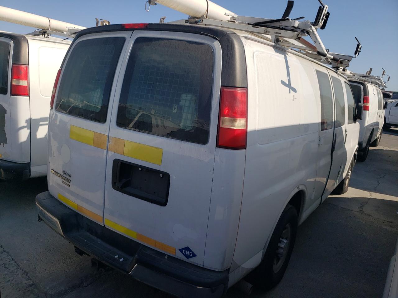 2014 Chevy Express VIN 1GCWGFCB8E1134021 photo 3