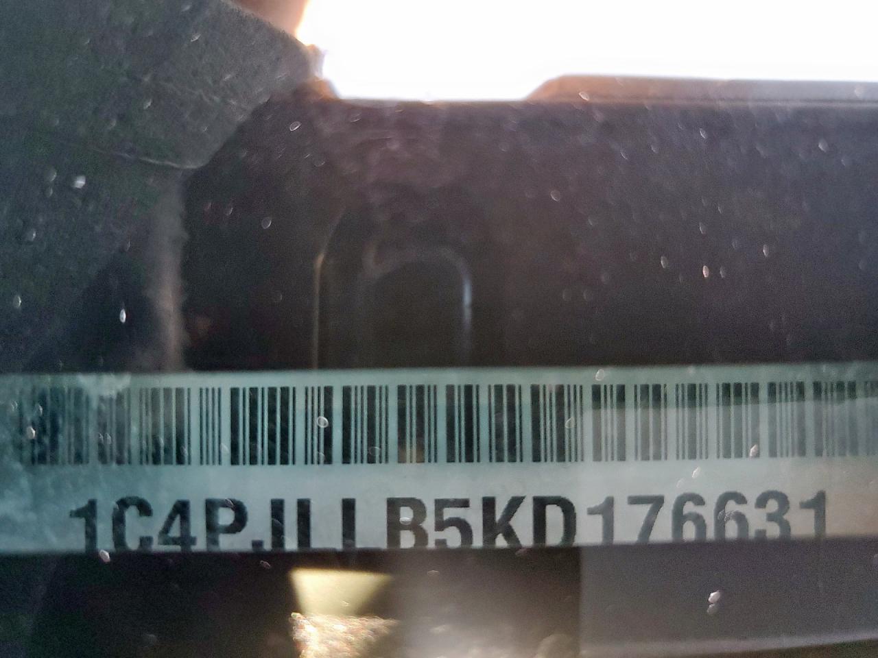 2019 Jeep Grand cher VIN 1C4PJLLB5KD176631 photo 12