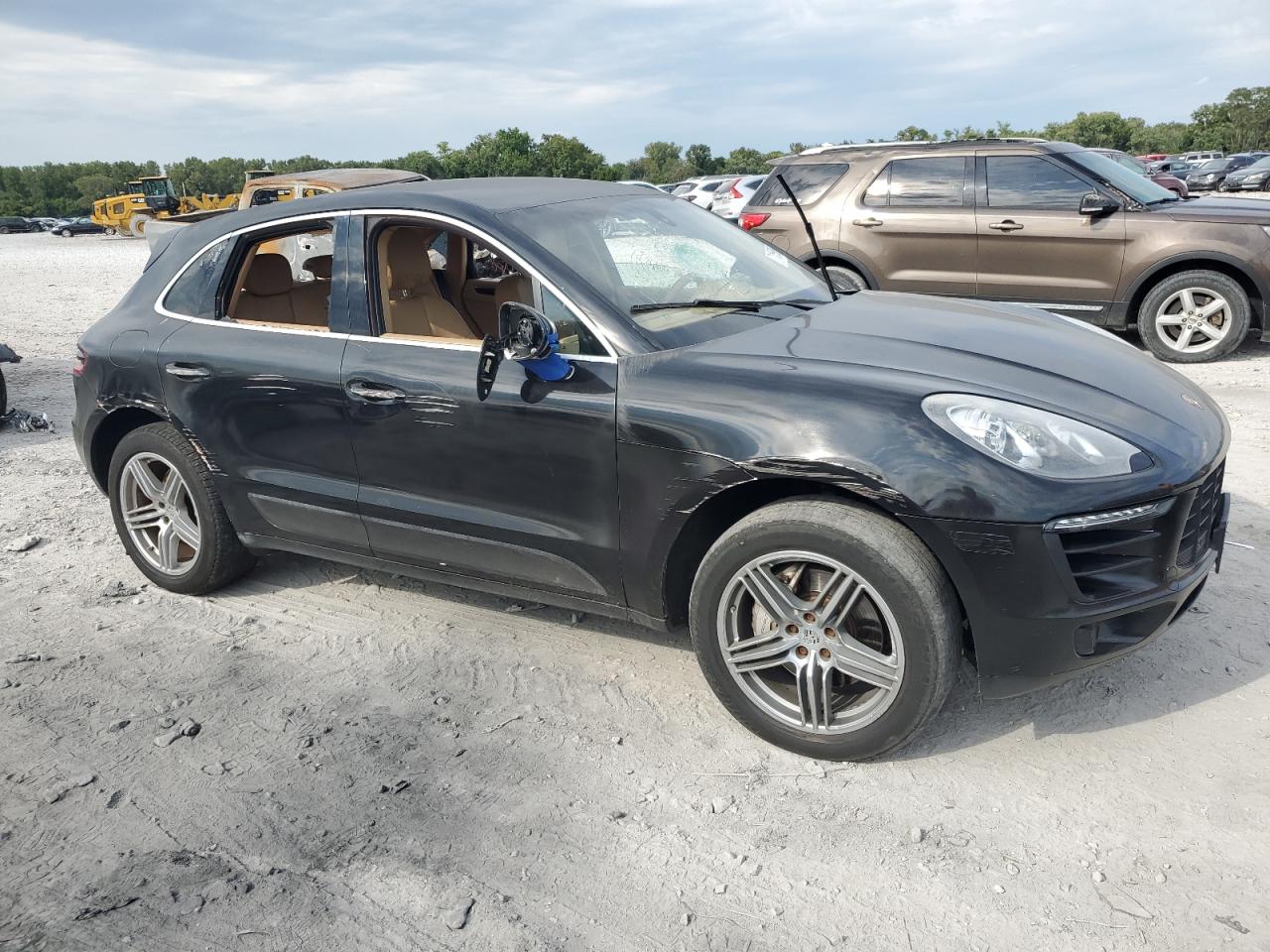 2016 Porsche Macan VIN WP1AB2A52GLB50168 photo 4