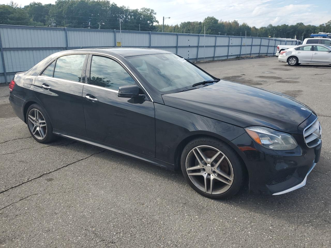 2016 Mercedes-Benz E-class VIN WDDHF8JB6GB189211 photo 4
