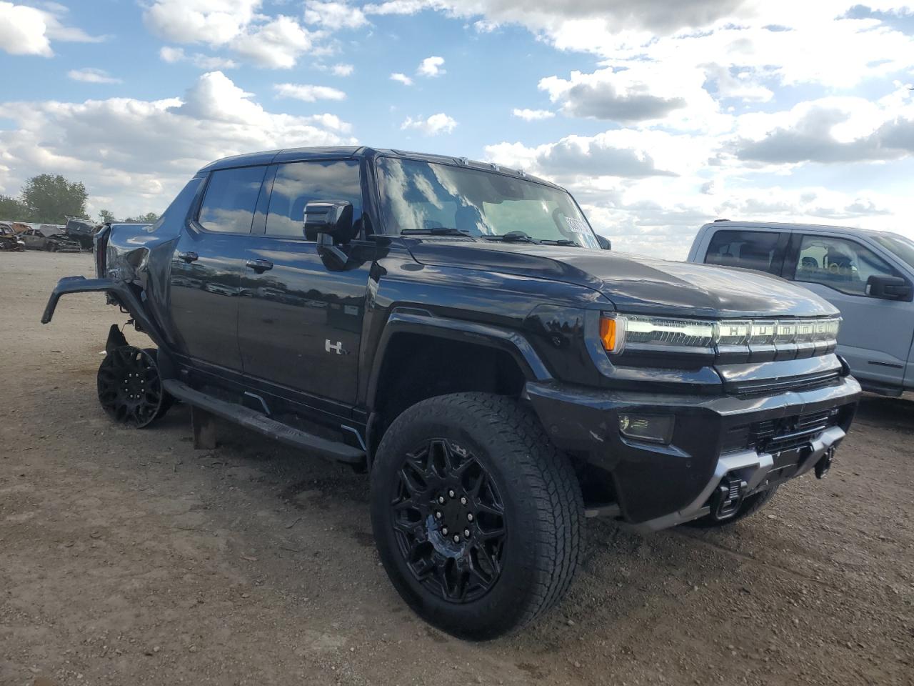 2025 GMC Hummer pic VIN 1GT40BDD9SU118294 photo 4