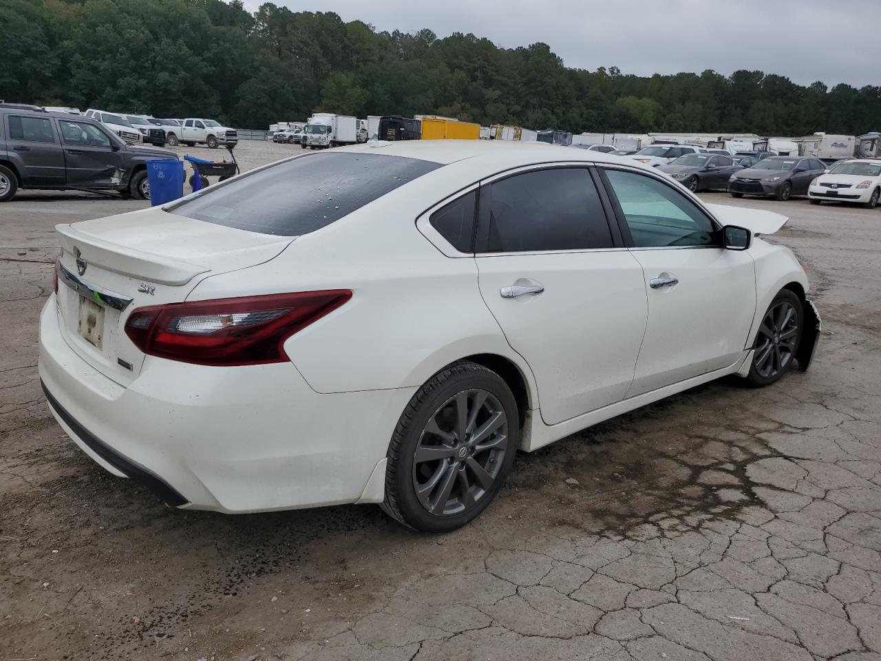 2018 NISS Altima VIN 1N4AL3AP8JC146256 photo 3