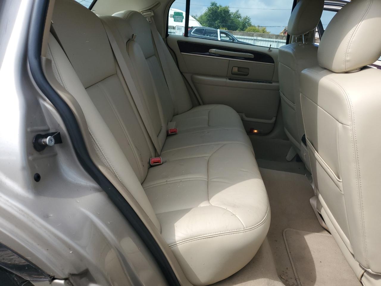 2008 Lincoln Towncar VIN 2LNHM82V38X648732 photo 10