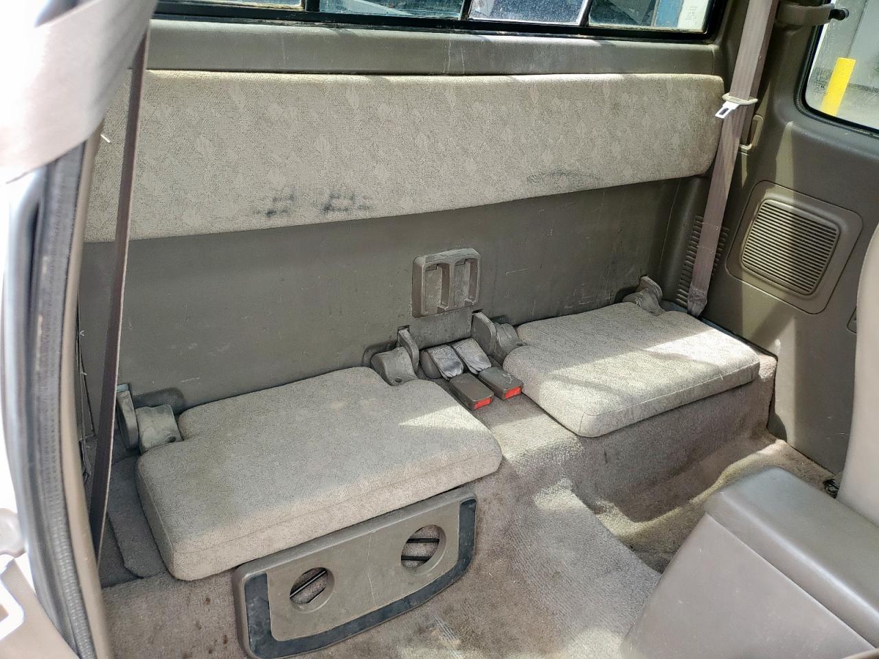 2000 Toyota Tacoma VIN 4TAWN72N0YZ684354 photo 10