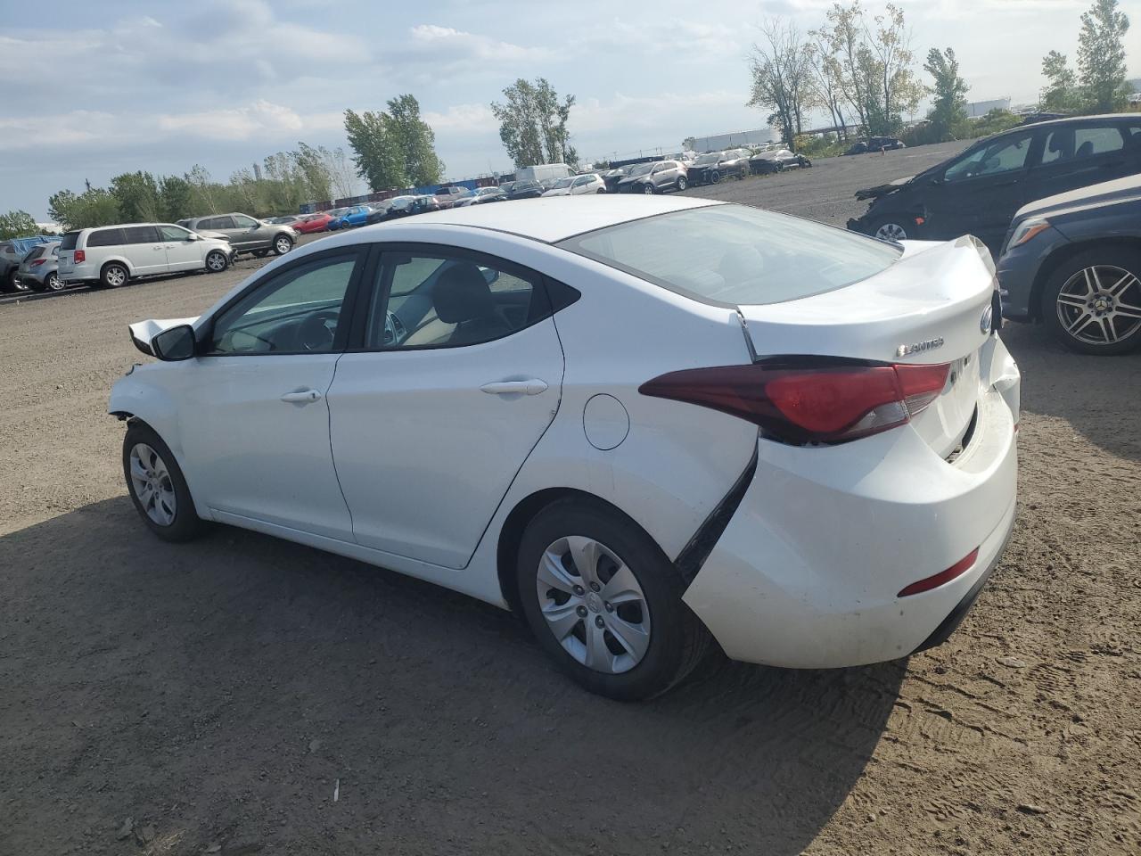 2015 Hyundai Elantra VIN 5NPDH4AE0FH591695 photo 2