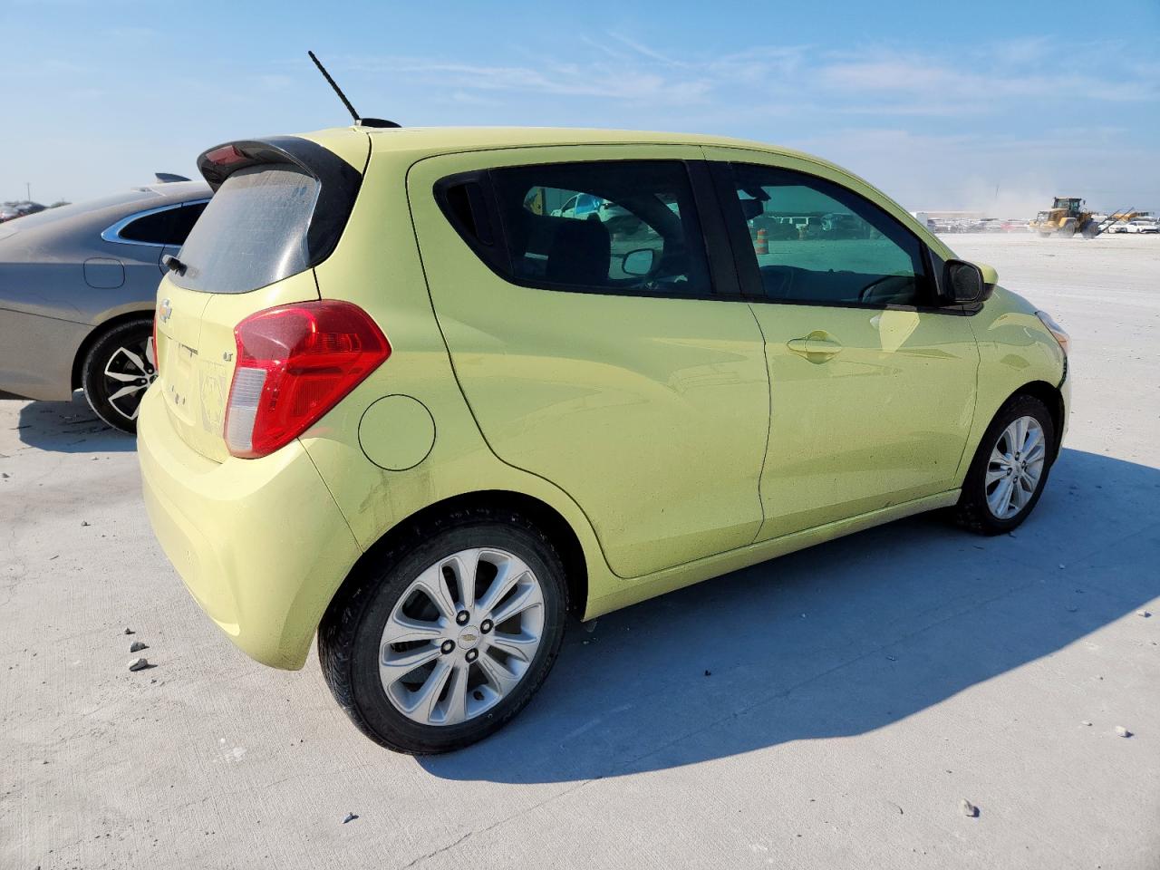 2018 Chevrolet Spark VIN KL8CD6SA2JC469304 photo 3