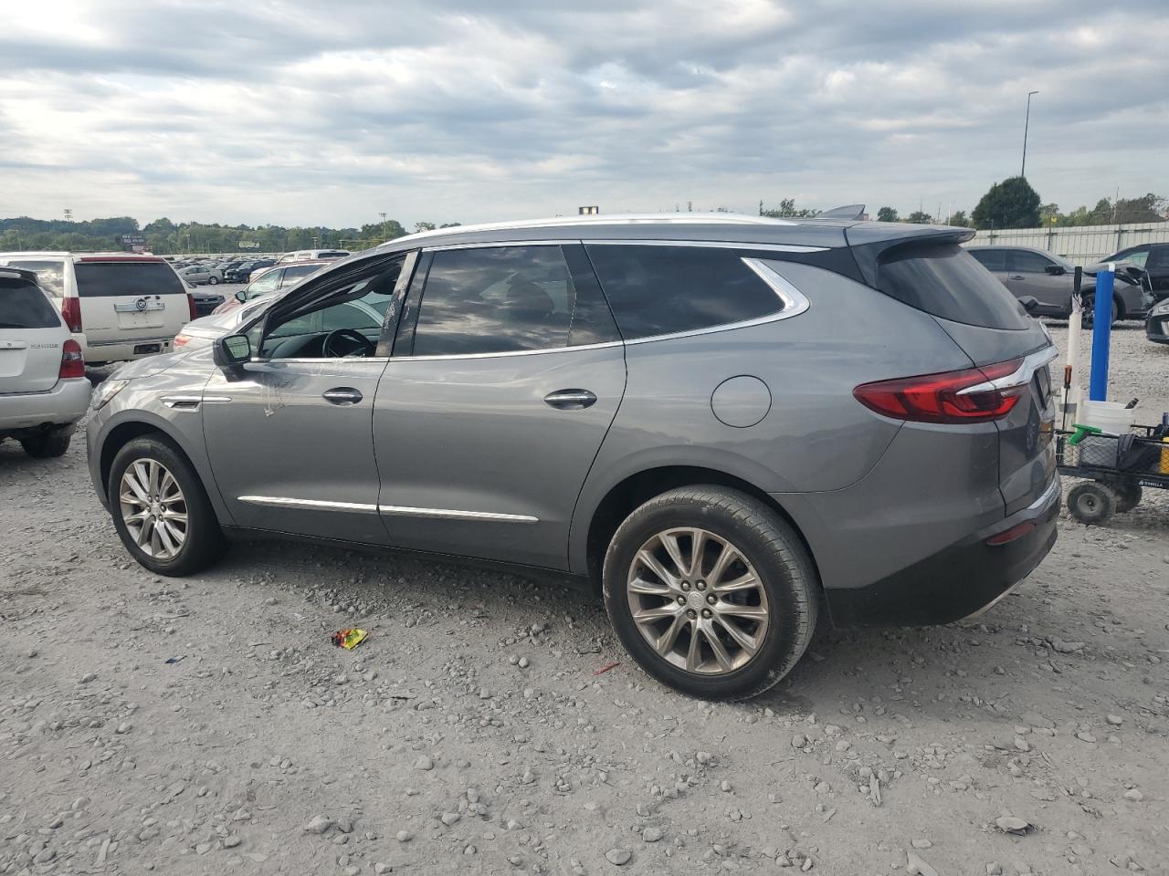 2019 Buick Enclave VIN 5GAERBKWXKJ276970 photo 2