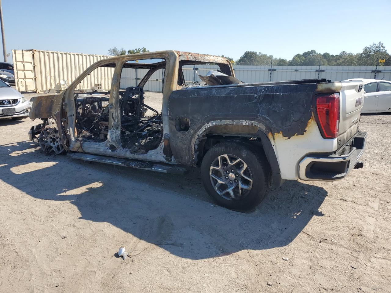 2022 GMC Sierra c15 VIN 3GTPHDEDXNG577213 photo 2