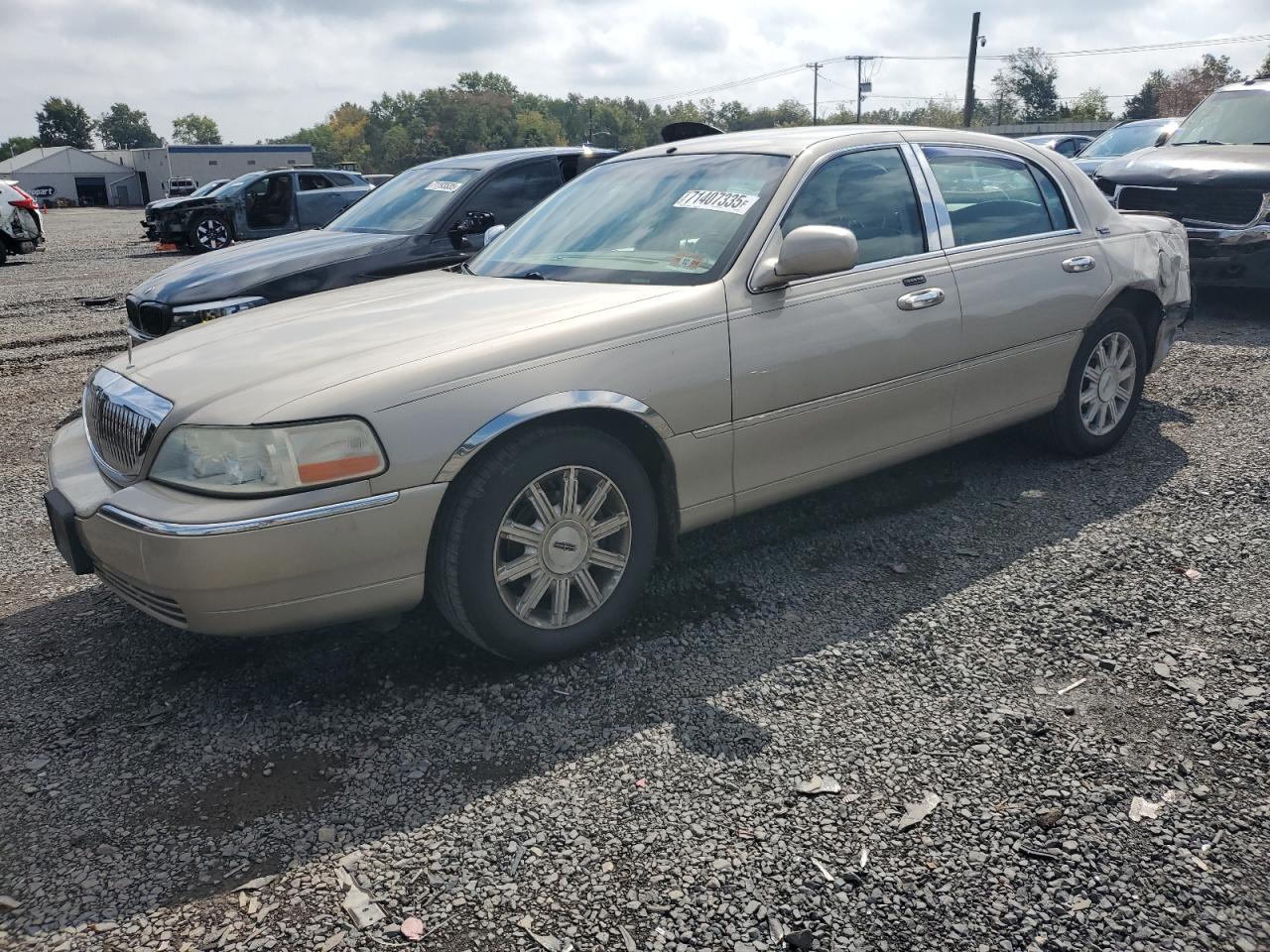 2008 Lincoln Towncar VIN 2LNHM82V38X648732 photo 1