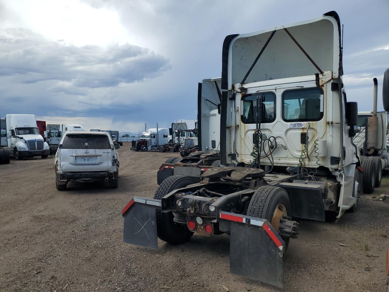 2015 FREIGHTLINER All models VIN 3AKBGADV6FSGU9440 photo 4