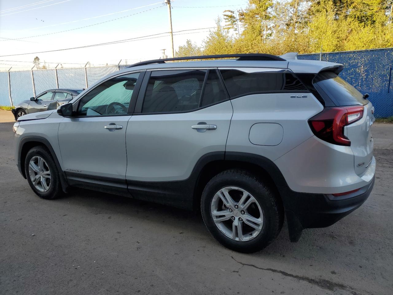 2022 GMC Terrain VIN 3GKALMEV4NL224281 photo 2