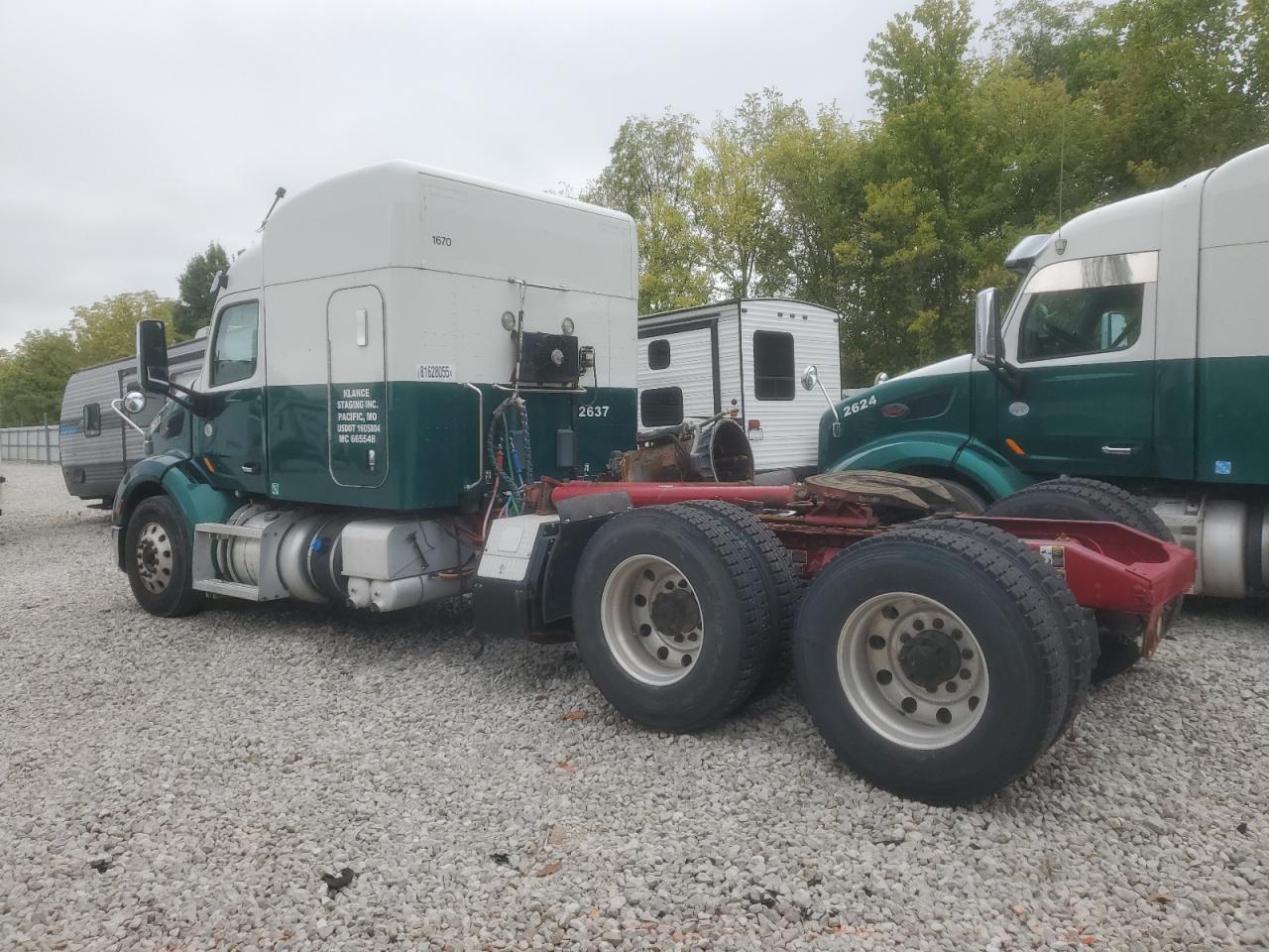 2017 PETERBILT All models VIN 1XPBDP9X6HD422637 photo 3